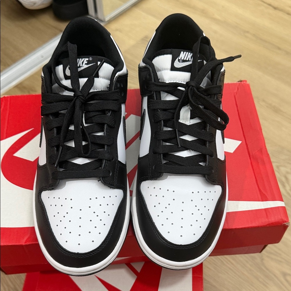 Nike Dunk Men's Black and White Low-Top Sneakers